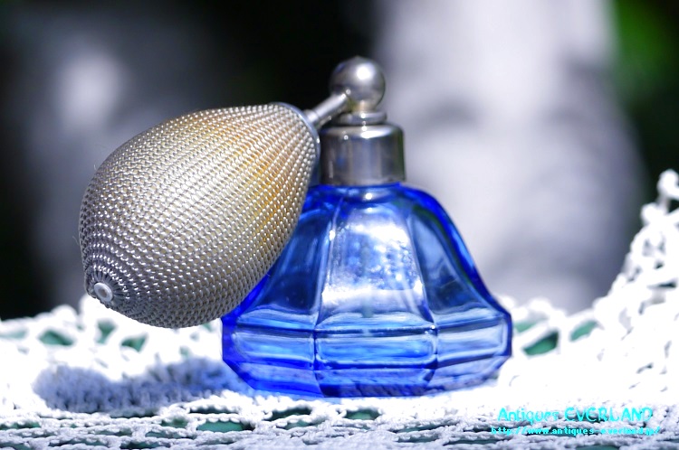 フランス　コーンフラワーブルー ガラス　香水瓶　パーフュームボトル